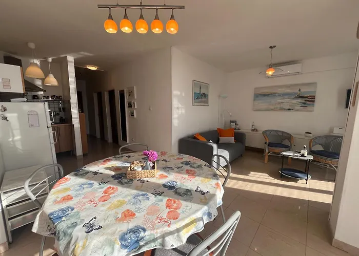 With A Sea View Appartamento