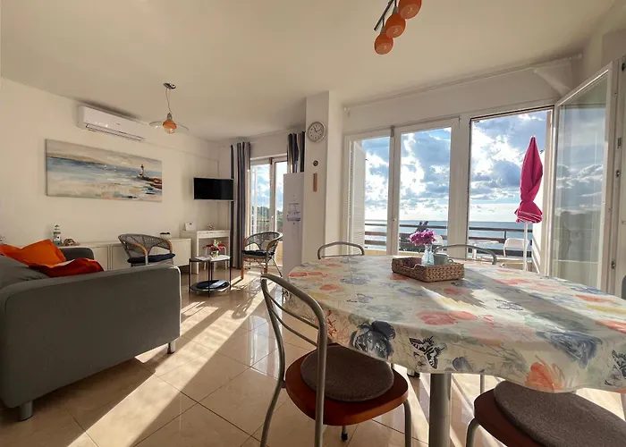 With A Sea View Appartamento *