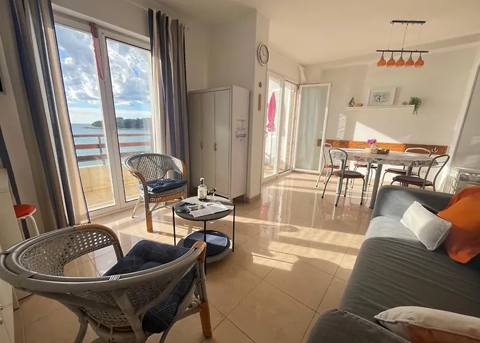 With A Sea View * Pola