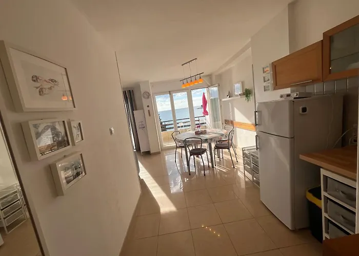 With A Sea View Διαμέρισμα *